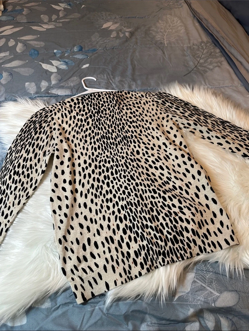 EUC J. Crew Beige Sweater w/Black Animal Print Sz M 🤎🖤 COTTON